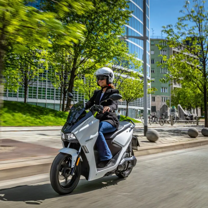 Horwin SK1 elektrische scooter klasse B 45 km/u